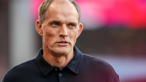 “广东29分惨败遭遇挑战？杜锋战术引争议：11冠霸主季后赛前景堪忧”