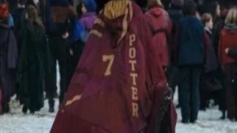 库里刷新NBA单场50+10+5抢断三分球纪录，独领风骚